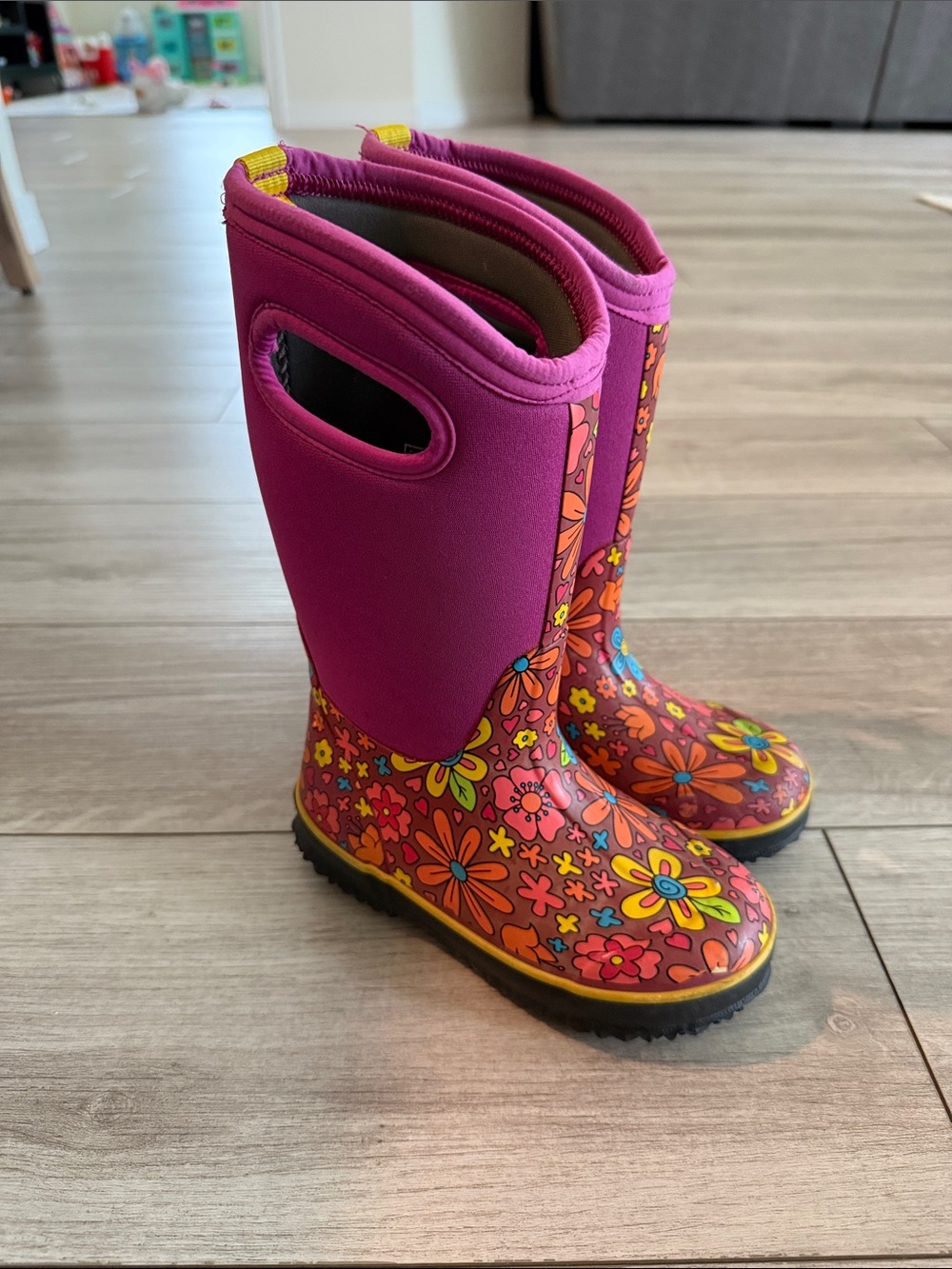 Bogs Girls' Classic Crazy Daisy Waterproof Boots size 12
